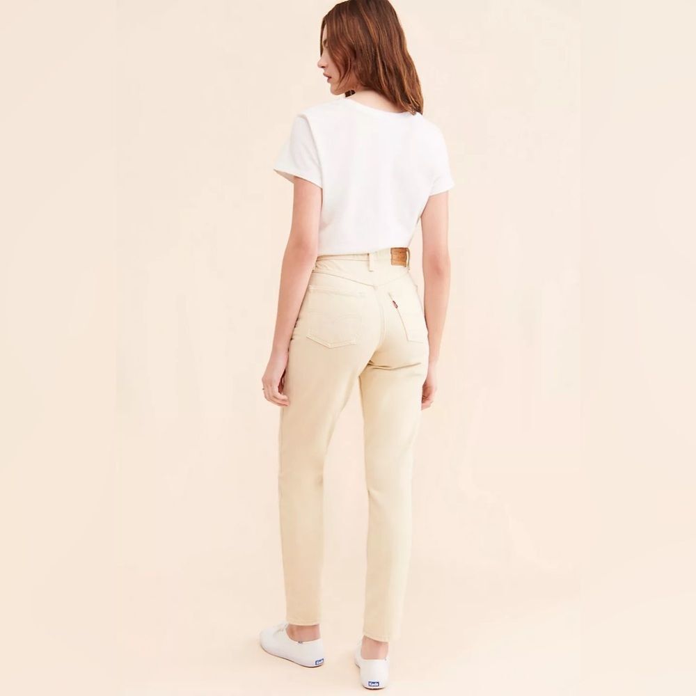NWT Levi’s Premium 80’s Mom Jeans Beige Tan Size 25x30 High Rise Tapered Relaxed